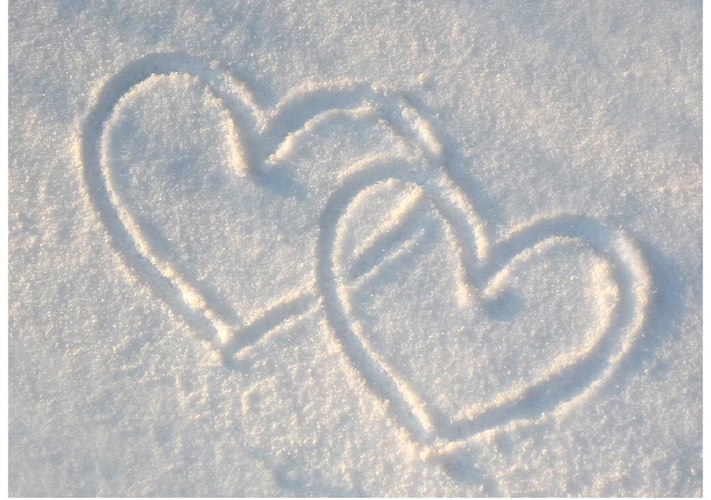 Liebeskartenherzen im Schnee Vorderseite